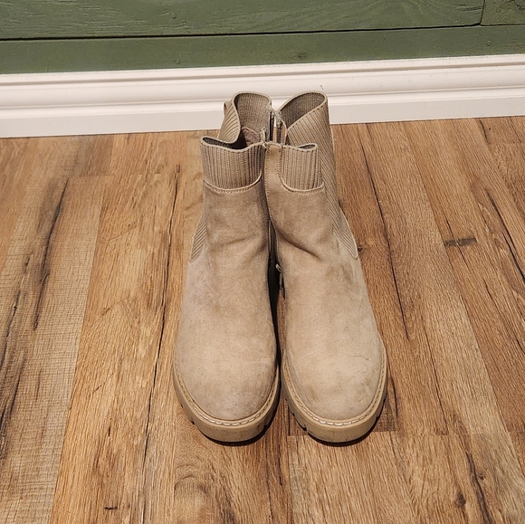 No Boundaries Chelsea Boots - Picture 2 of 4